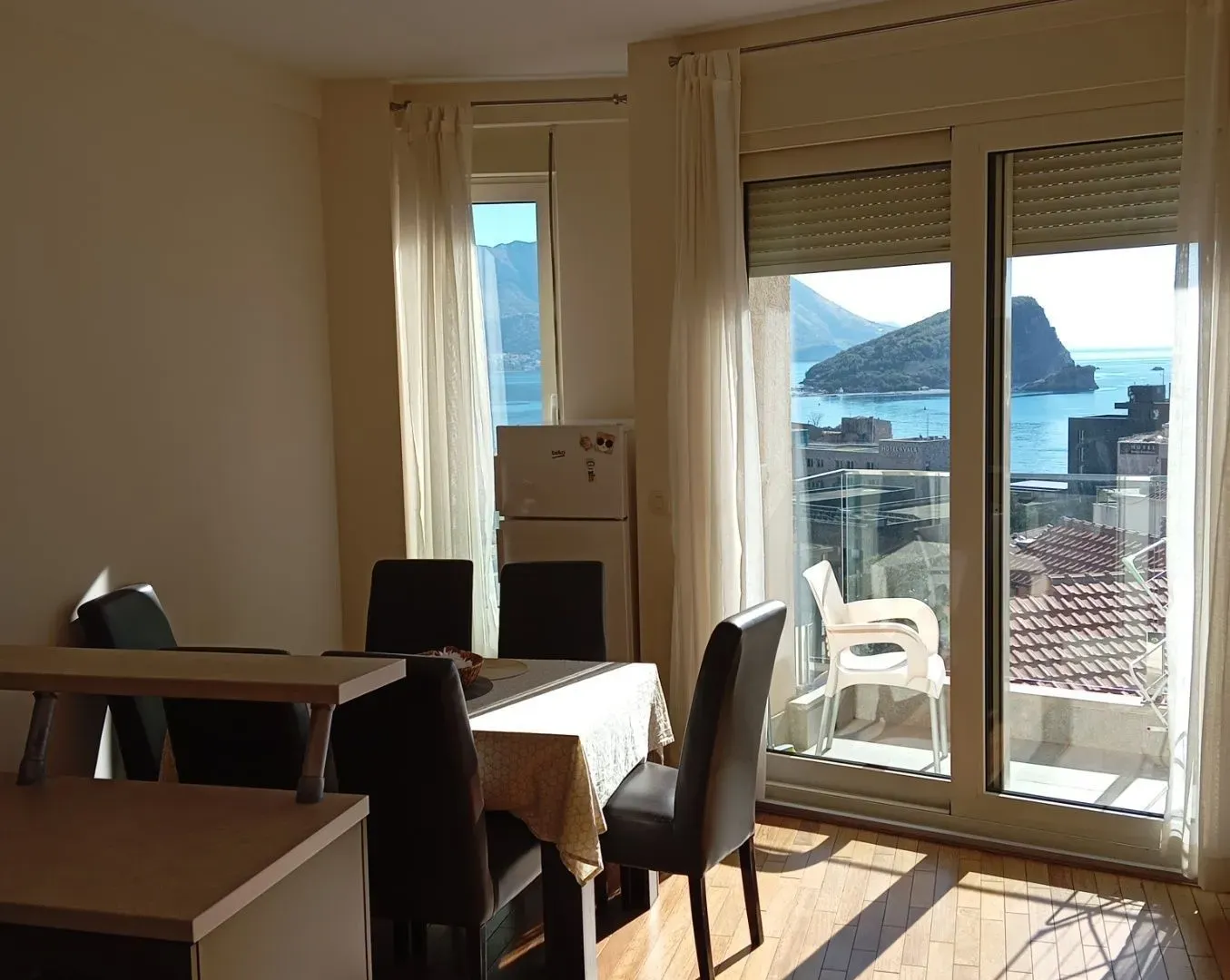 Izdavanje, jednosoban stan, 55m², Budva, Crna Gora