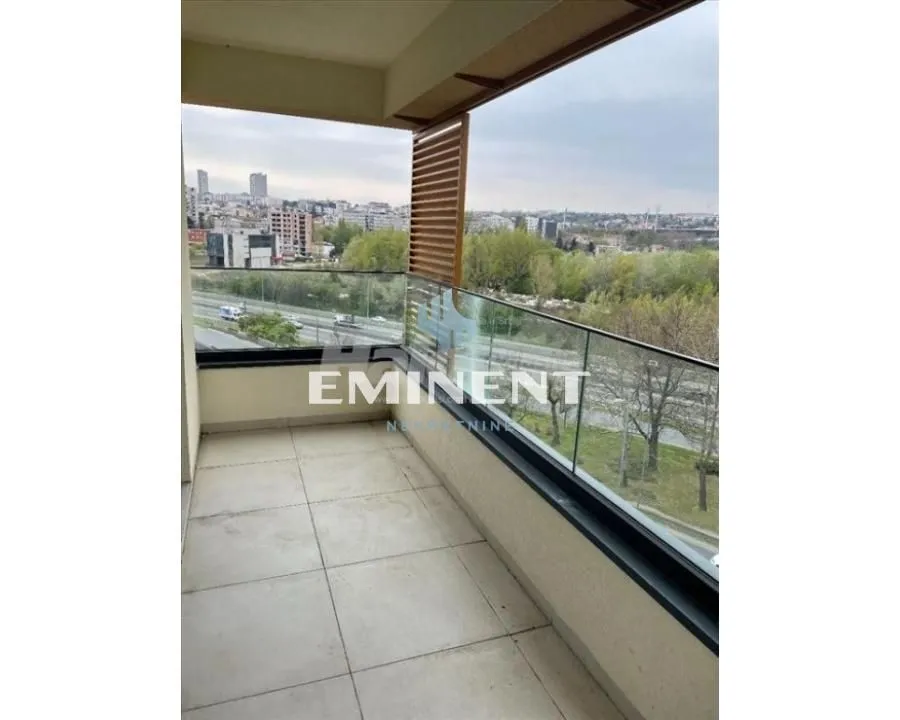 Izdavanje, četvorosoban stan, 98m², Južni Bulevar, Vračar Sve Podlokacije