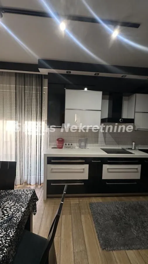 Rent, apartment, 126m², Adamovićevo Naselje, Novi Sad Sve Podlokacije