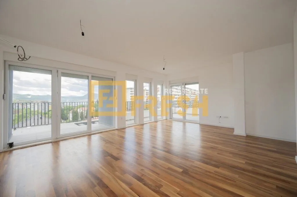 Prodaja, trosoban stan, 131m², Krivi Most, Podgorica