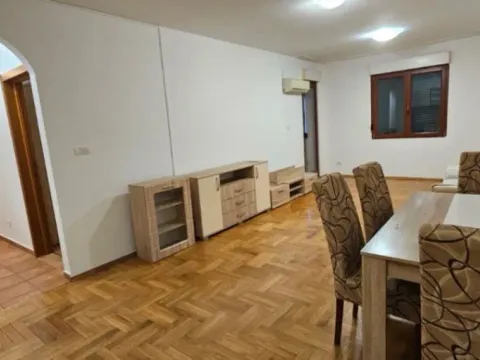 Izdavanje, dvosoban stan, 70m², Stari Aerodrom, Podgorica - image 2