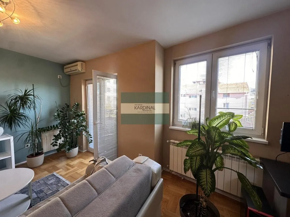 Izdavanje, dvosoban stan, 71m², Centar, Kragujevac