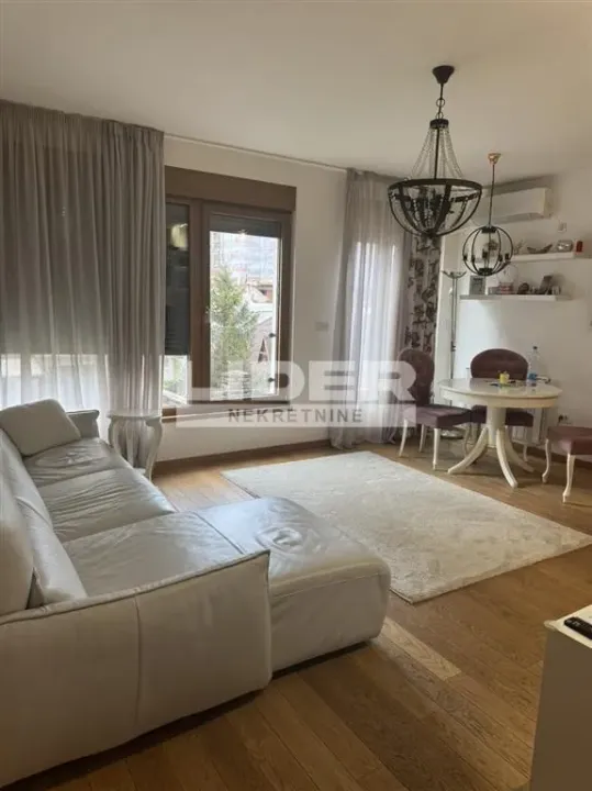 Izdavanje, trosoban stan, 70m², Crveni Krst, Beograd