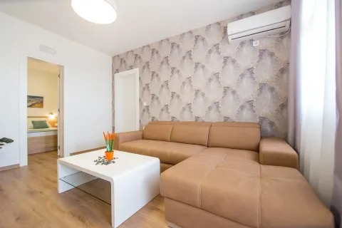 Rent, one bedroom apartment, 50m², Petrovac, Budva - image 5
