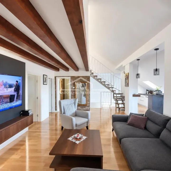 Prodaja, četvorosoban stan, 102m², Golf Naselje, Beograd
