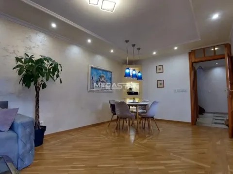 Prodaja, četvorosoban stan, 96m², Vračar Centar, Vračar Sve Podlokacije - image 2