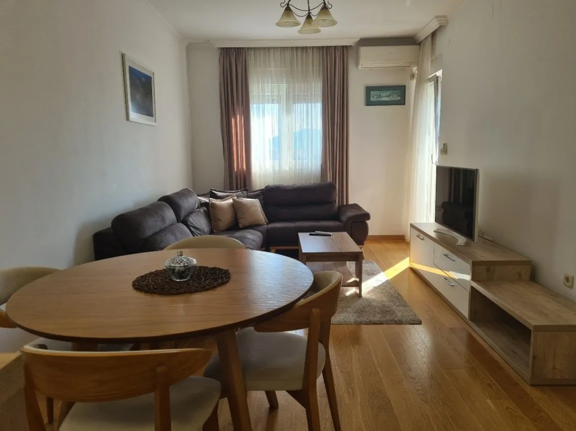 Izdavanje, jednosoban stan, 46m², City Kvart, Podgorica