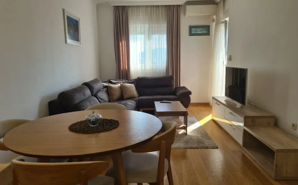 Izdavanje, jednosoban stan, 46m², City Kvart, Podgorica
