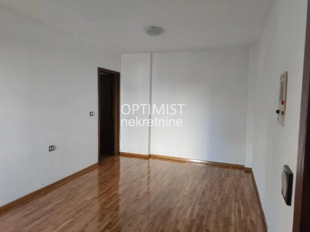 Prodaja, trosoban stan, 58m², Uciteljsko Naselje, Zvezdara Sve Podlokacije