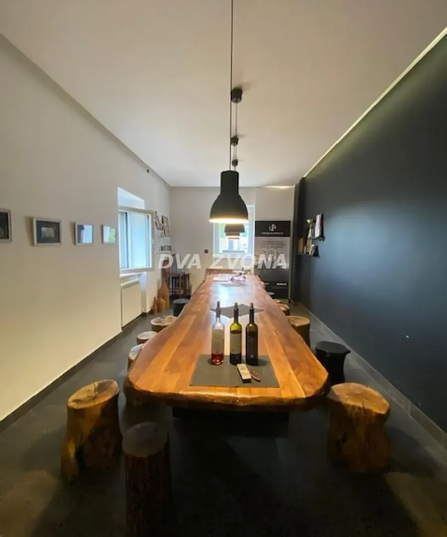 Prodaja, ugostiteljski objekat, 630m², Stari Slankamen, Inđija