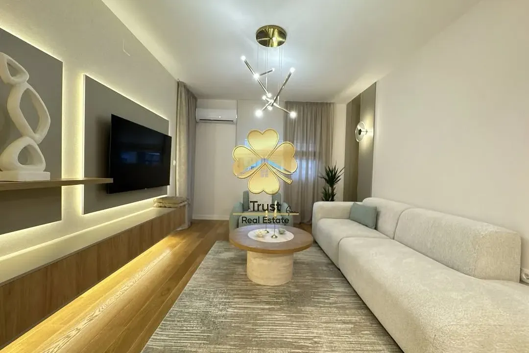 Izdavanje, jednosoban stan, 50m², Central Point, Podgorica