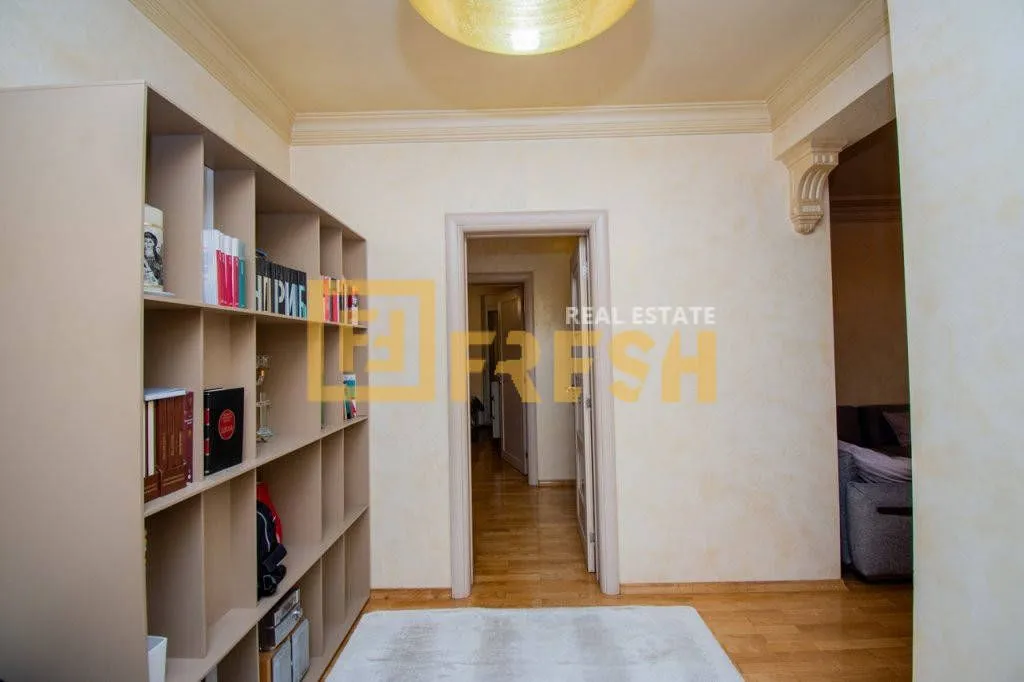 Prodaja, trosoban stan, 100m², Centar, Podgorica