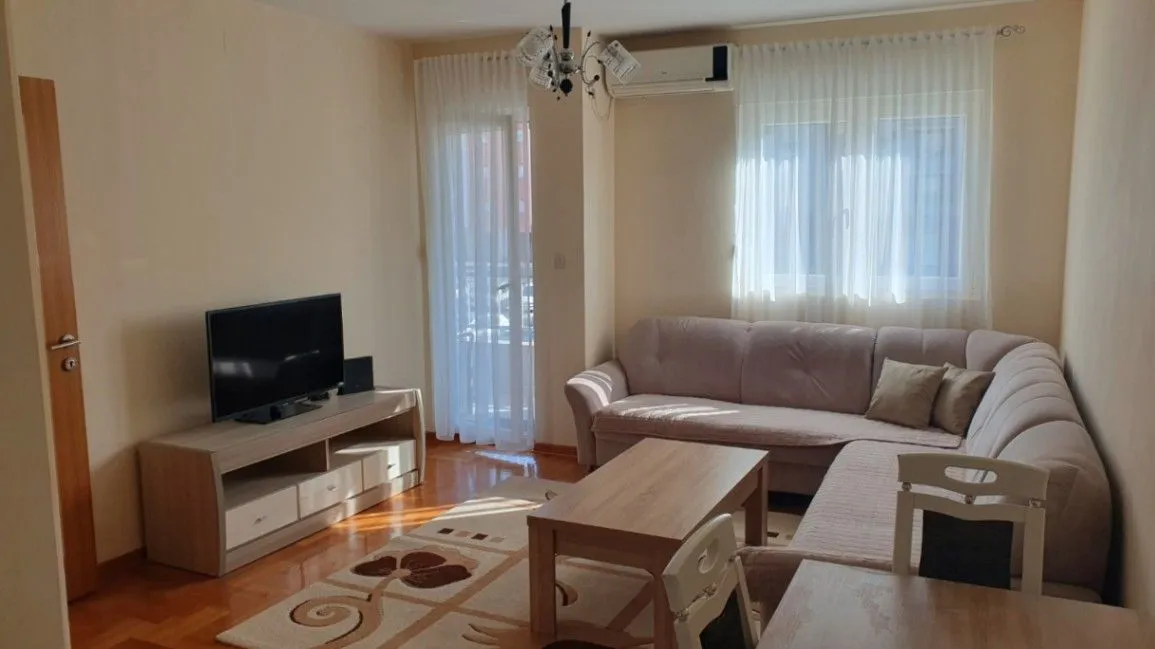Izdavanje, dvosoban stan, 56m², Stari Aerodrom, Podgorica