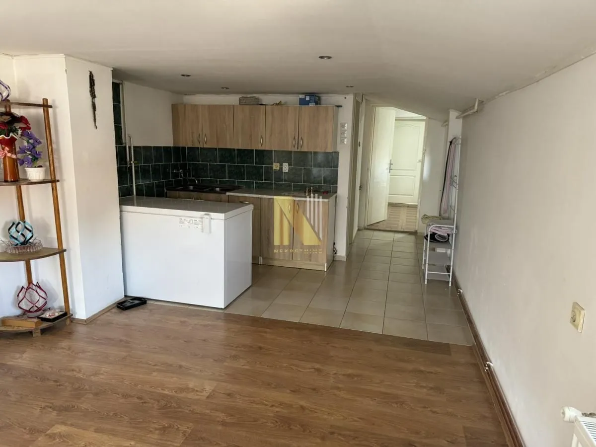Prodaja, kuća, 441m², Veternik, Novi Sad Sve Podlokacije
