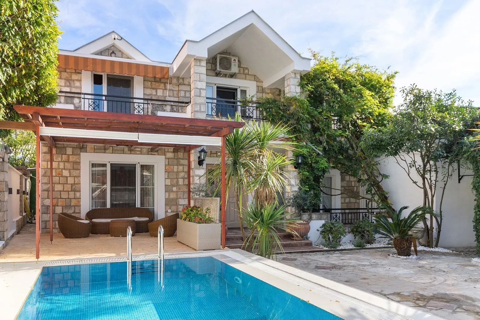 Prodaja, kuća, 234m², Dumidran, Tivat