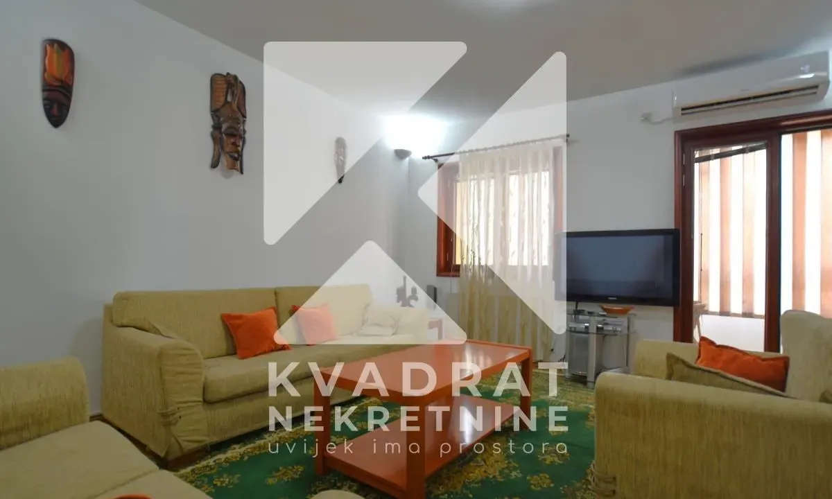 Izdavanje, trosoban stan, 120m², Pobrežje, Podgorica
