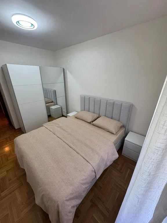 Izdavanje, jednosoban stan, 54m², Vezirov Most, Podgorica