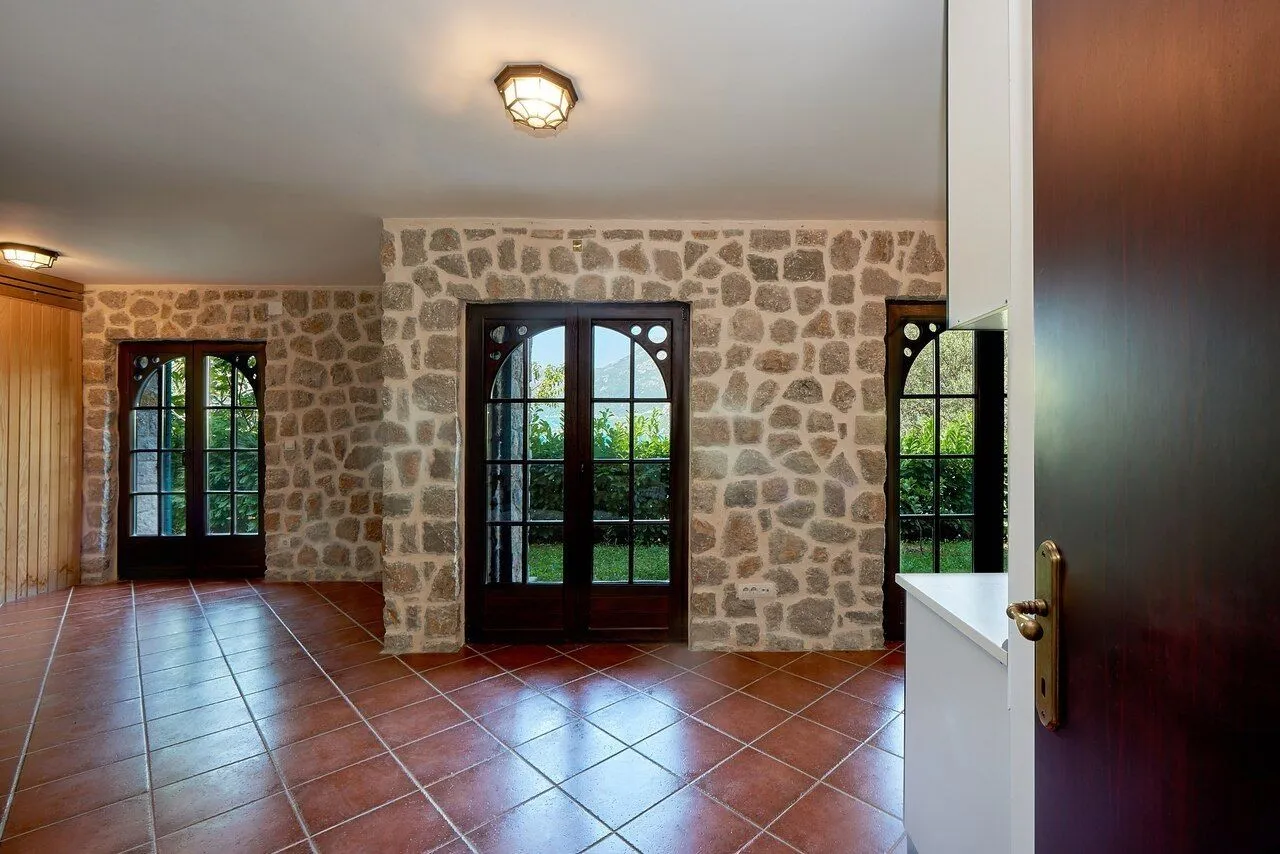 Sale, house, 235m², Kostanjica, Kotor