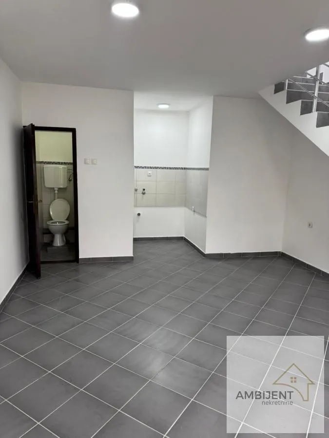 Izdavanje, poslovni prostor, 150m², Centar, Pančevo