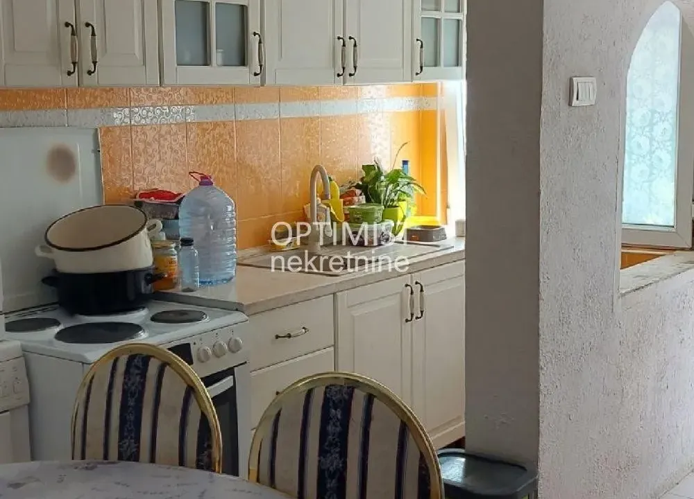 Prodaja, trosoban stan, 39m², Zemun Sve Podlokacije, Beograd