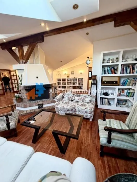 Izdavanje, stan, 200m², Stari Grad, Beograd