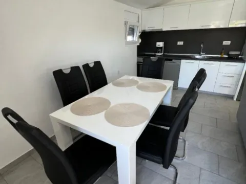 Izdavanje, stan, 92m², Dobre Vode, Bar - image 4