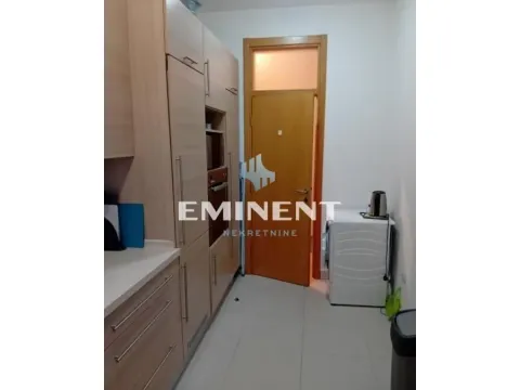 Izdavanje, trosoban stan, 98m², Savski Venac, Beograd - image 8