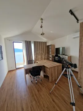 Izdavanje, kuća, 400m², Tivat, Crna Gora - image 11