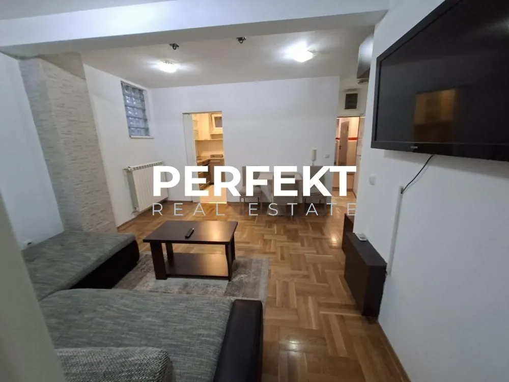 Izdavanje, jednosoban stan, 44m², Kotež 1, Pančevo