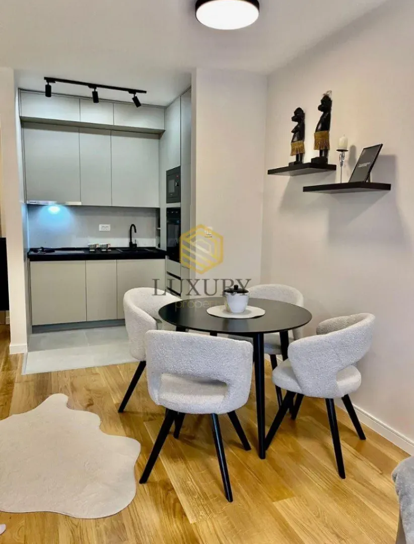 Prodaja, jednosoban stan, 39m², Central Point, Podgorica