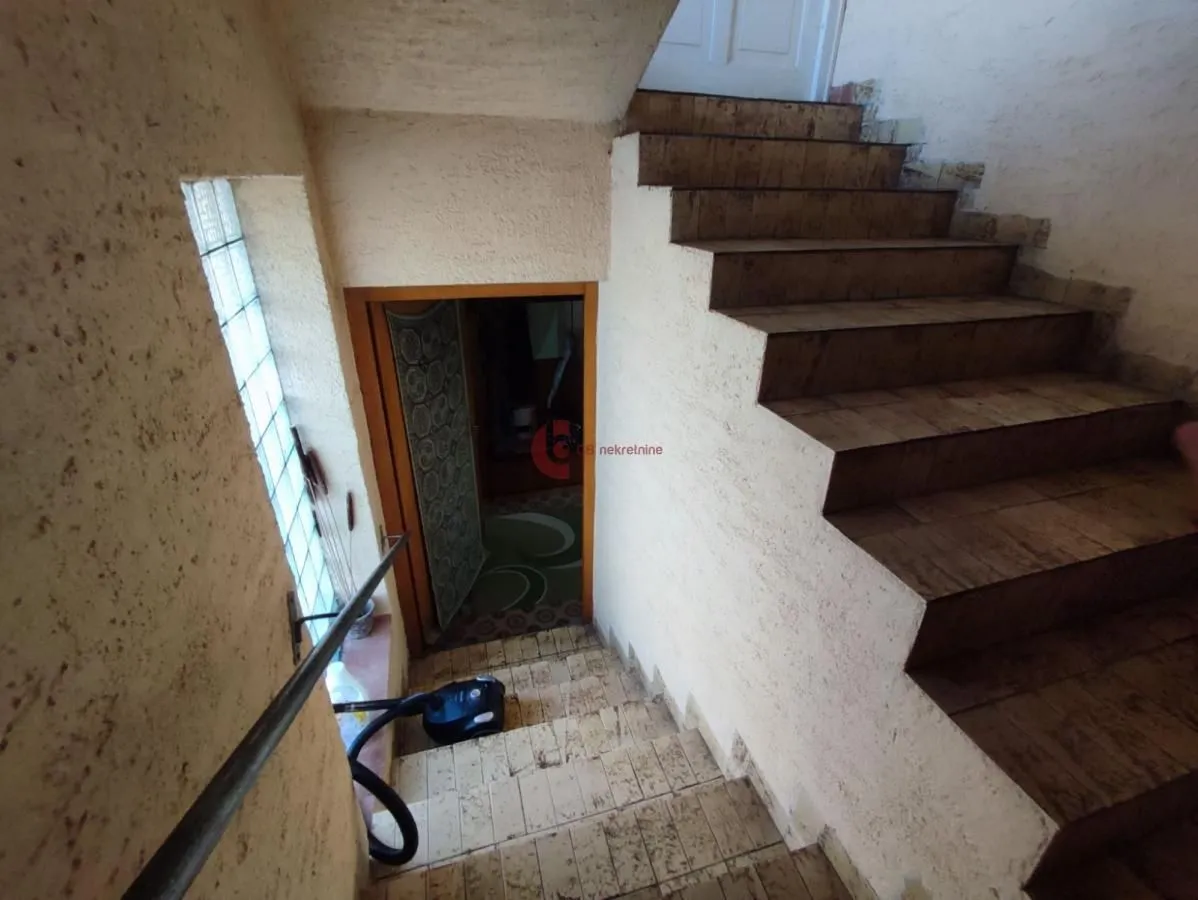 Prodaja, kuća, 250m², Novo Selo, Subotica