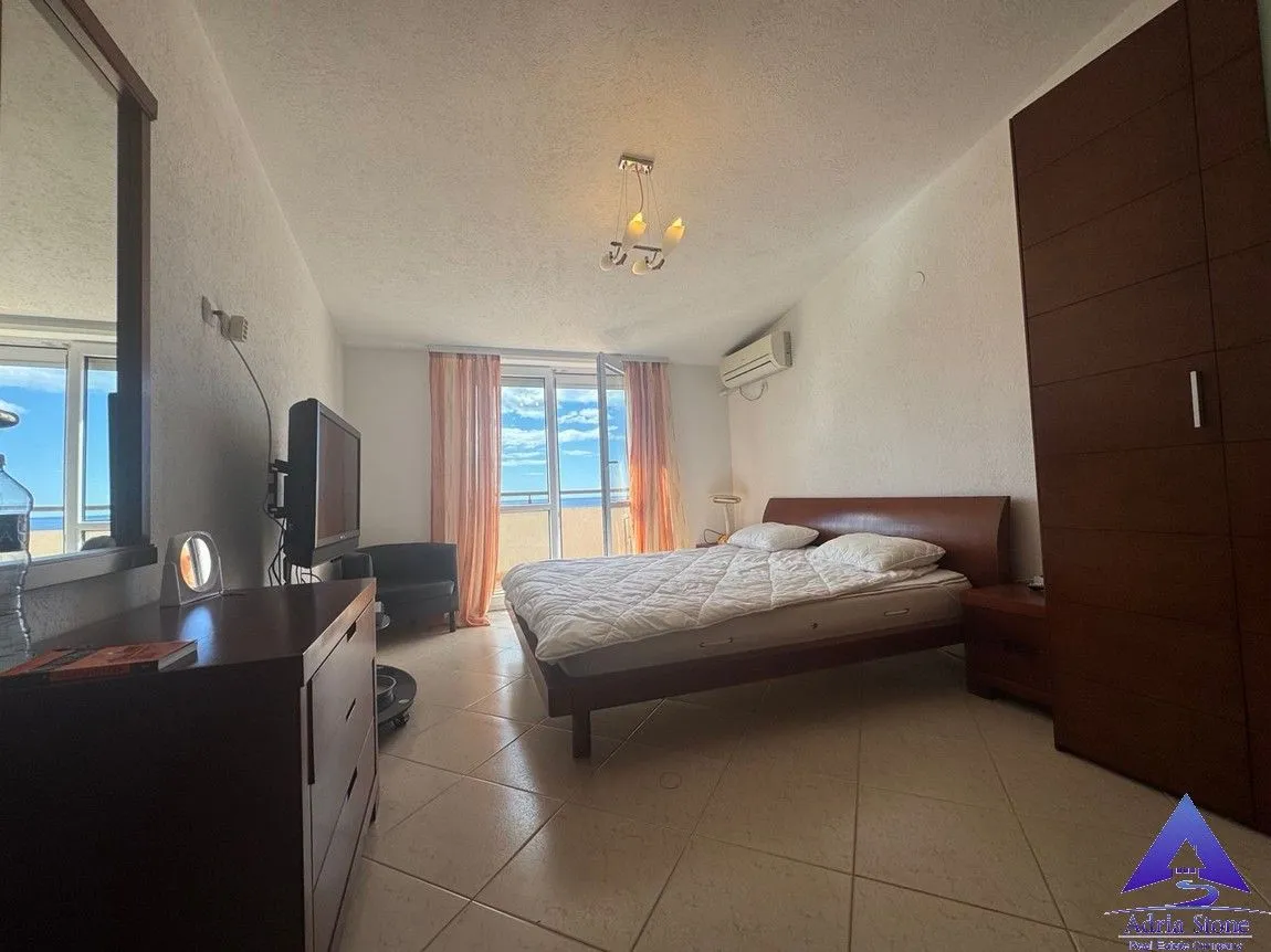 Prodaja, četvorosoban stan, 176m², Petrovac, Budva