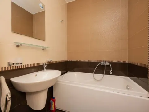 Izdavanje, jednosoban stan, 48m², Blok 9, Podgorica - image 12