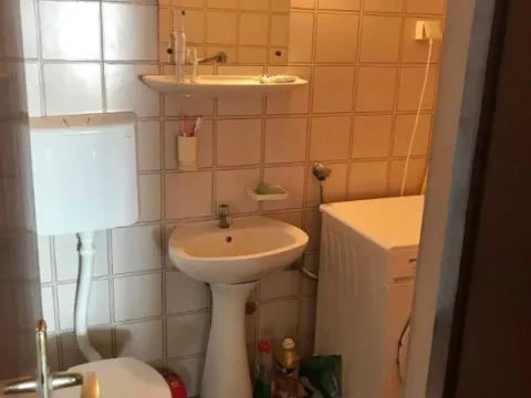 Izdavanje, trosoban stan, 87m², Centar, Bar - image 8