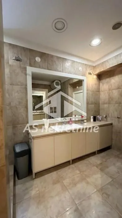 Rent, apartment, 223m², Kalenić Pijaca, Vračar Sve Podlokacije