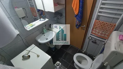Smaller bathroom with a washbasin, toilet, washing machine, and mirror. - image 8