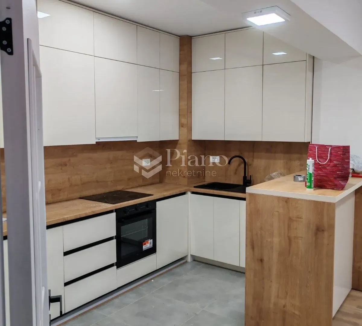 Rent, two bedroom apartment, 79m², Vezirov Most, Podgorica