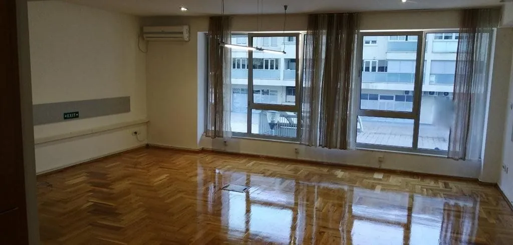 Izdavanje, poslovni prostor, 55m², Preko Morače, Podgorica