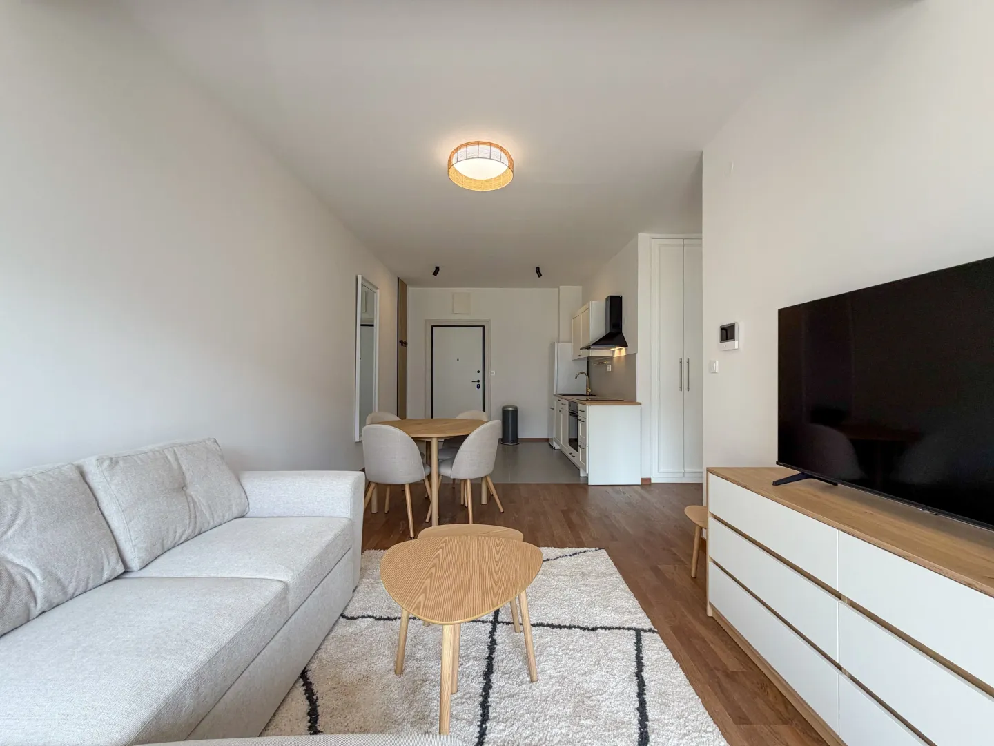 Rent, one bedroom apartment, 47m², Dobrota, Kotor