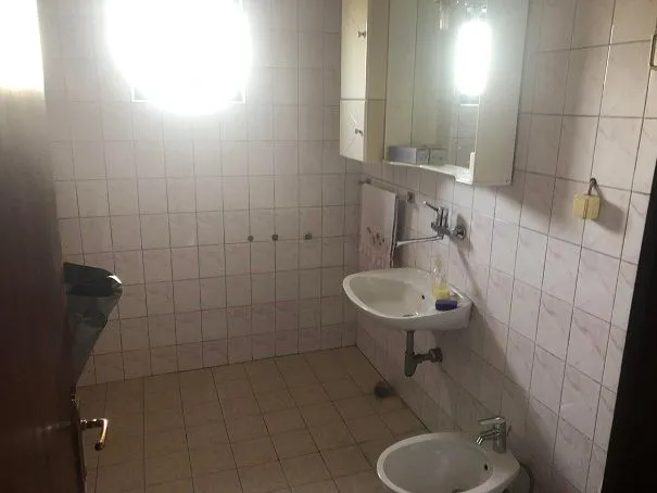 Izdavanje, kuća, 200m², Voždovac Sve Podlokacije, Beograd