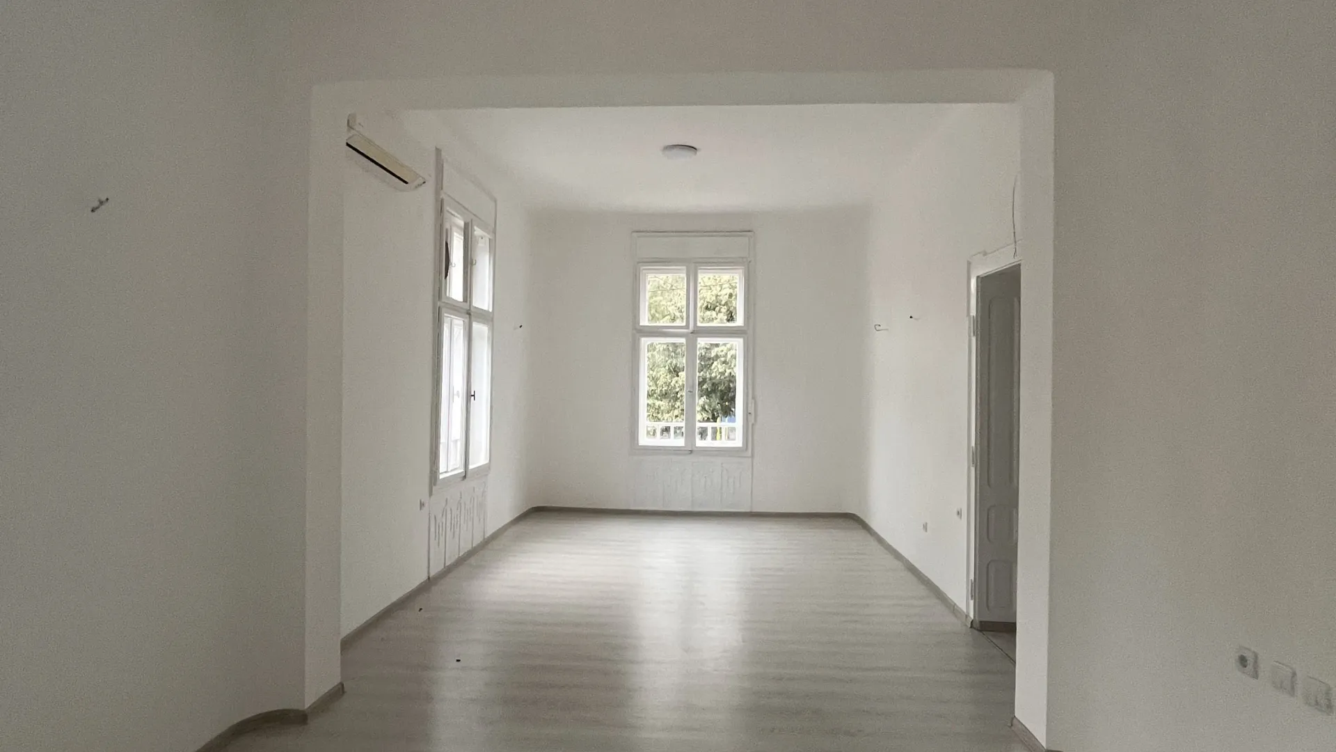 Izdavanje, poslovni prostor, 100m², Centar, Leskovac