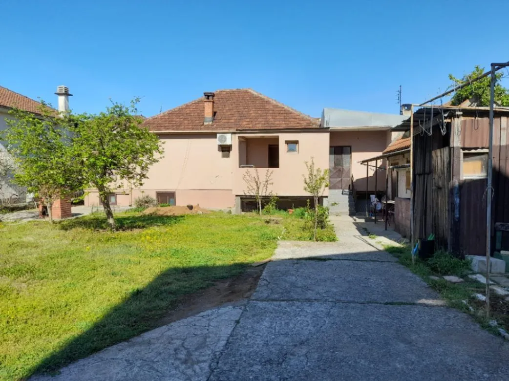 Sale, house, 175m², Tološi, Podgorica