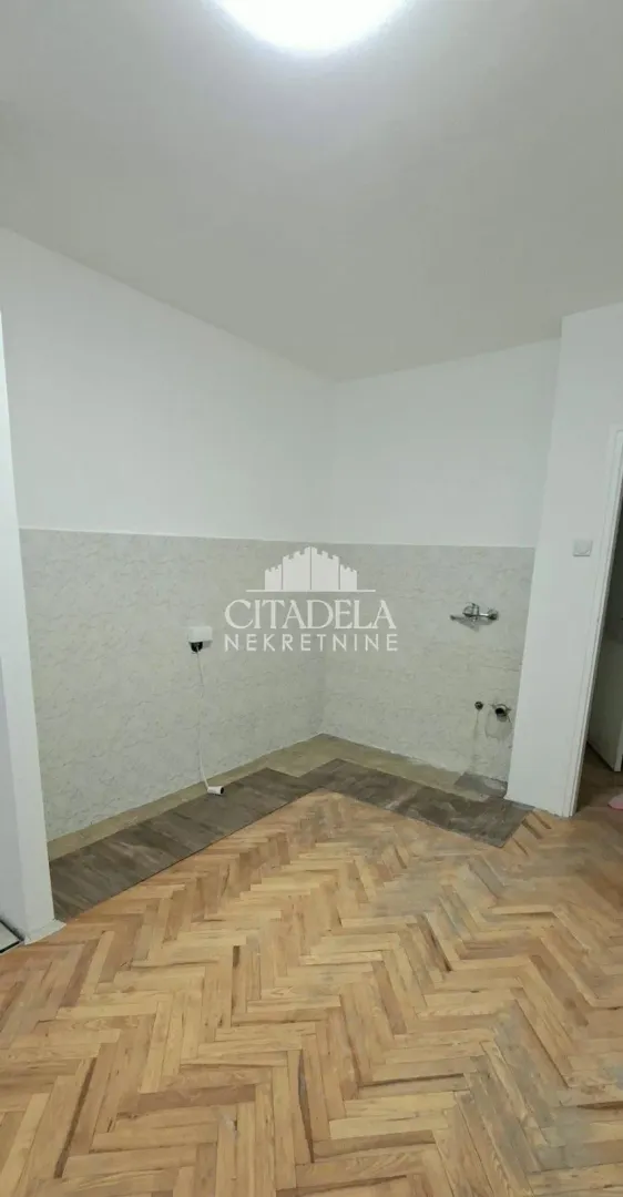 Izdavanje, jednosoban stan, 36m², Banovo Brdo, Beograd