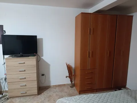 Izdavanje, garsonjera, 30m², Centar, Tivat - image 2