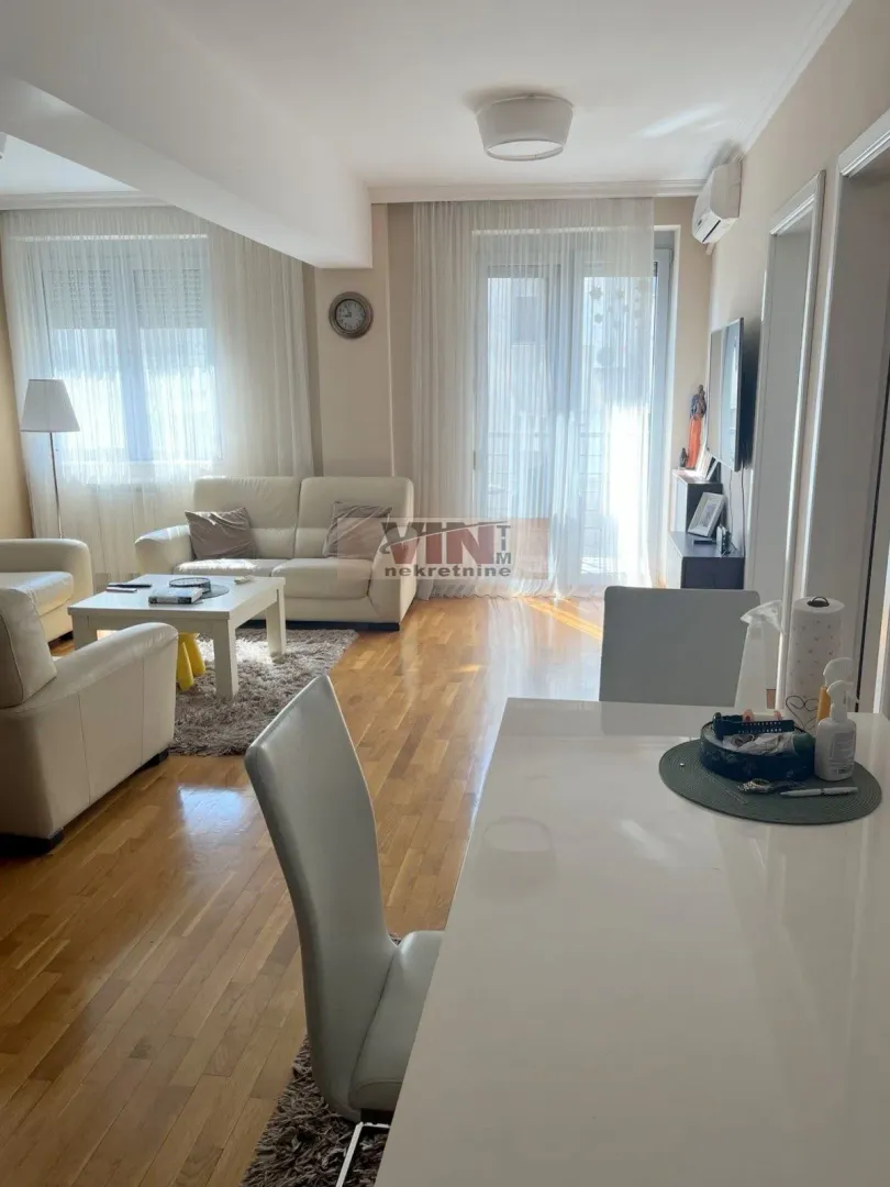 Prodaja, trosoban stan, 84m², Đeram Pijaca, Beograd