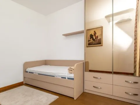 Izdavanje, trosoban stan, Ljubović, Podgorica - image 6