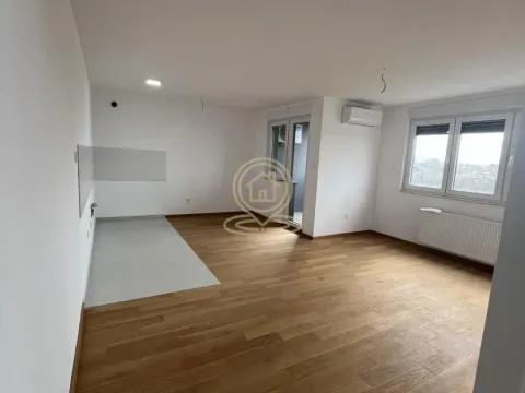 Stan in Bulevar Evrope