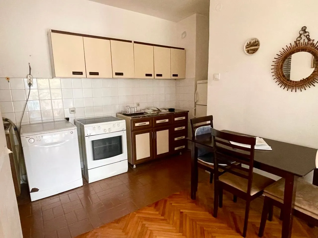 Izdavanje, dvosoban stan, 67m², Centar, Bar