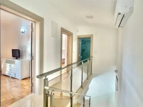 Izdavanje, kuća, 200m², Kotor, Crna Gora - image 7