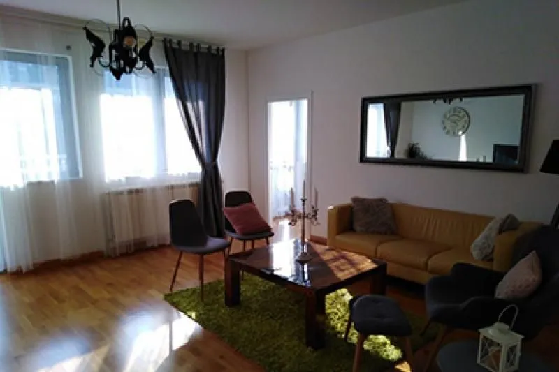 Izdavanje, četvorosoban stan, 118m², Savski Venac, Beograd